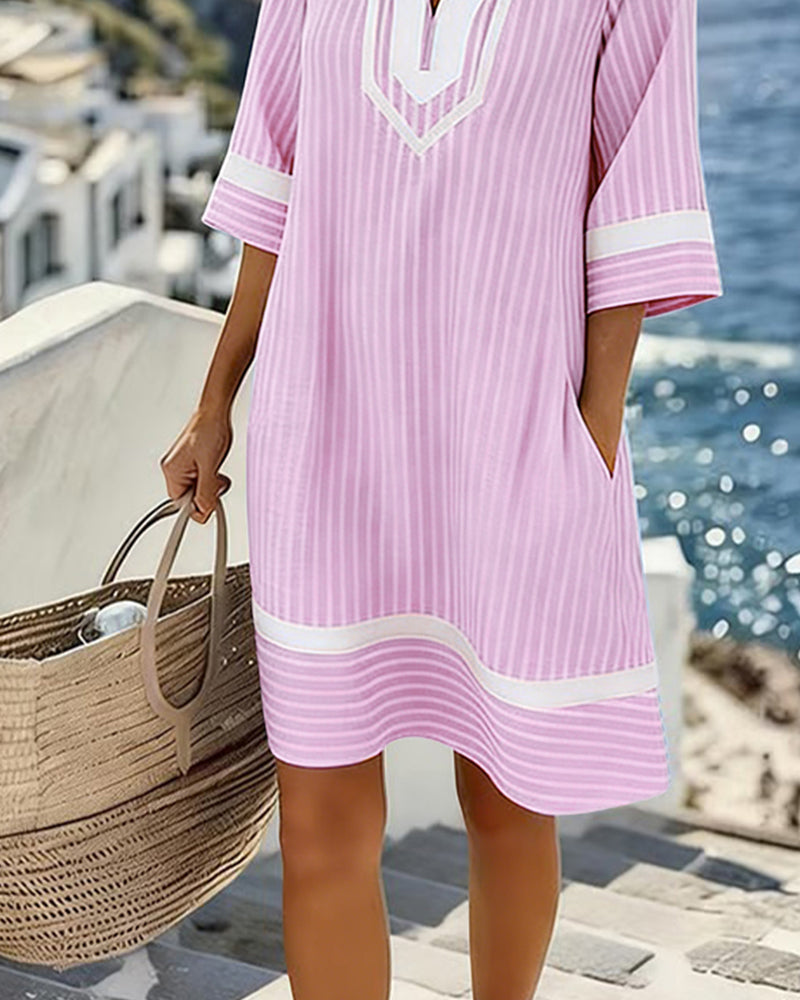 Valinda | Robe à Manches Courtes à Col V Rayée