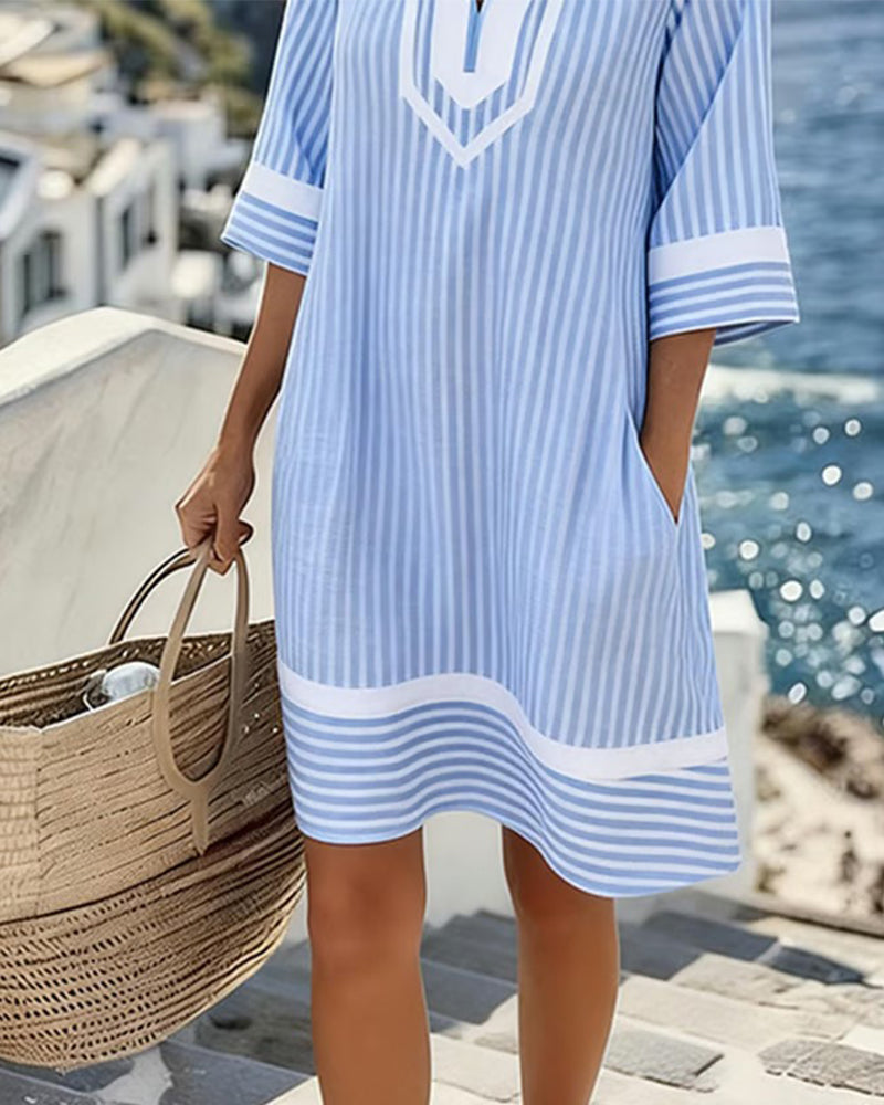 Valinda | Robe à Manches Courtes à Col V Rayée