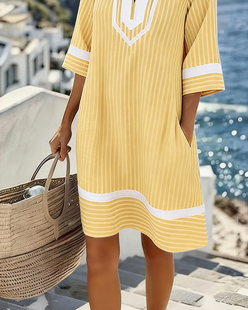 Valinda | Robe à Manches Courtes à Col V Rayée